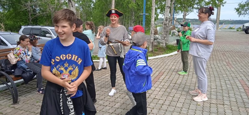 В поселке Ванино полицейские и общественники организовали для детей музейную игру